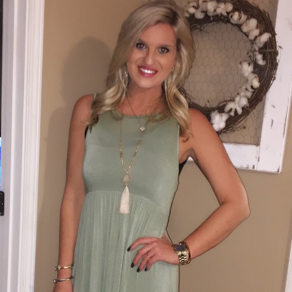 Meet your Posher, Halee 💁‍♀️💕👗💅